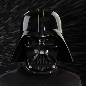 star-wars-the-black-series-darth-vader-1-1-scale-wearable-helmet-electronic-2