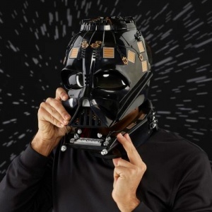 star-wars-the-black-series-darth-vader-1-1-scale-wearable-helmet-electronic-5