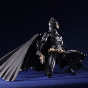 tokusatsu-revoltech-no-008-the-dark-knight-batman-figure-kaiyodo-japan-figure-4537807040077-6_500x500
